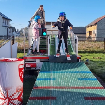 565706440_1294746925783109_3571490898599780785_n