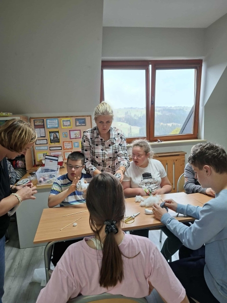 Warsztaty krawieckie dla grupy  „Cząstki elementarne” .