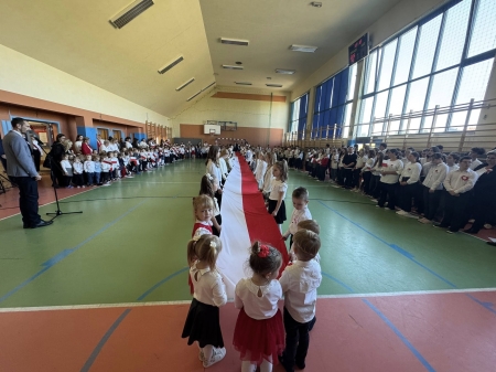 Wzięliśmy udział w ogólnopolskiej akcji  „Szkoła do hymnu”.