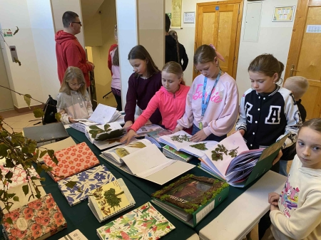 Konkurs na najpiękniejszy zielnik pod hasłem „Drzewa i krzewy naszej okolicy”.